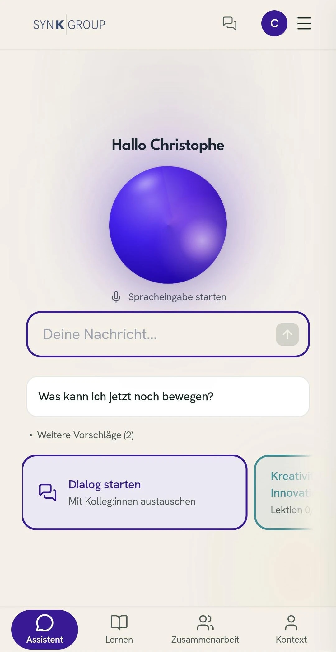 Startbildschirm der Leada-App: persönliche Begrüßung, Eingabefeld für eine Frage und Vorschläge wie „Was kann ich jetzt noch bewegen?“